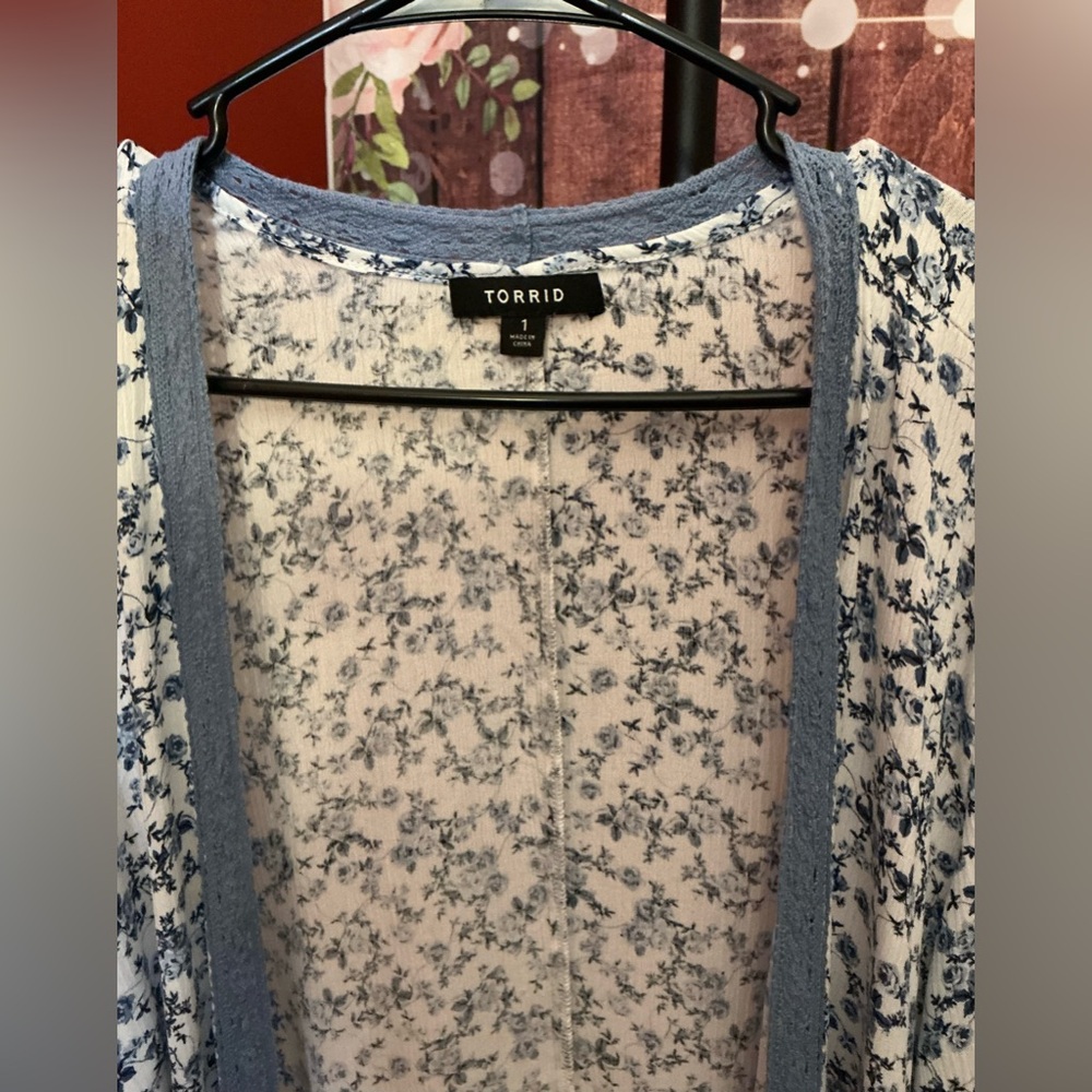Torrid Blue and White Floral Kimono - Picture 2 of 4